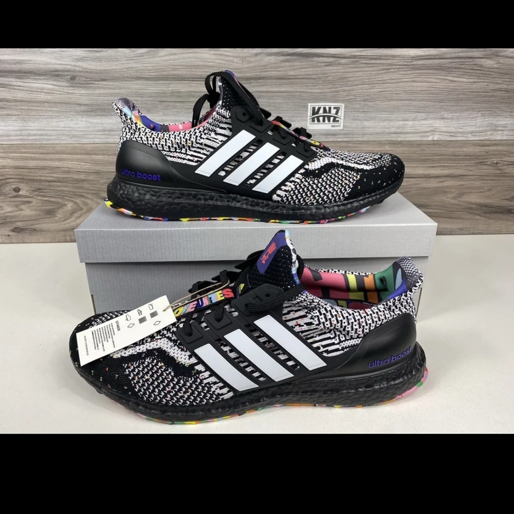 RARE Adidas Ultraboost 5.0 DNA Black White LOVE UNITES PRIDE (size 10.5) GY4424